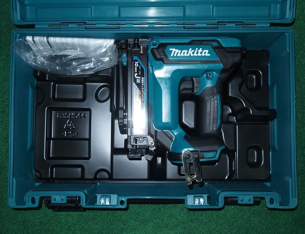 魅了 マキタ makita 10.8V 充電式タッカ 本体のみ 青 ST313DZK discoversvg.com