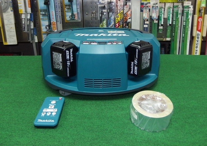 マキタ RC200DZsp + BL1860Bx4 + DC18RD 人造人間洗浄剤 18V-6.0Ahバッテリx4個 + 2口手っとり早い申し受ける器付書き割り 事務室 バス発着場 バス発着場などの洗い濯ぎに 新品 代引不可  純然たる品