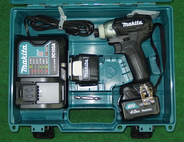 マキタ TD111DSMXB 10.8V 申し受ける式ブラシレスインパクトドライバ 最大限度締付けトルク:135N・m 横すべりバッテリ式 4.0Ahバッテリ2個付書き割り 黒 新品  純然たる品