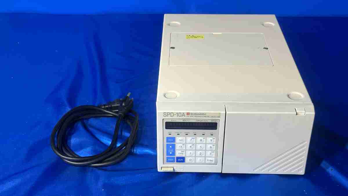 【中古】 3294 島津製作所 SHIMADZU 型番：SPD-10A  液体クロマトグラフ UV検出器 精密機械 分析機器 中古機器 研究 大学  通電確認済