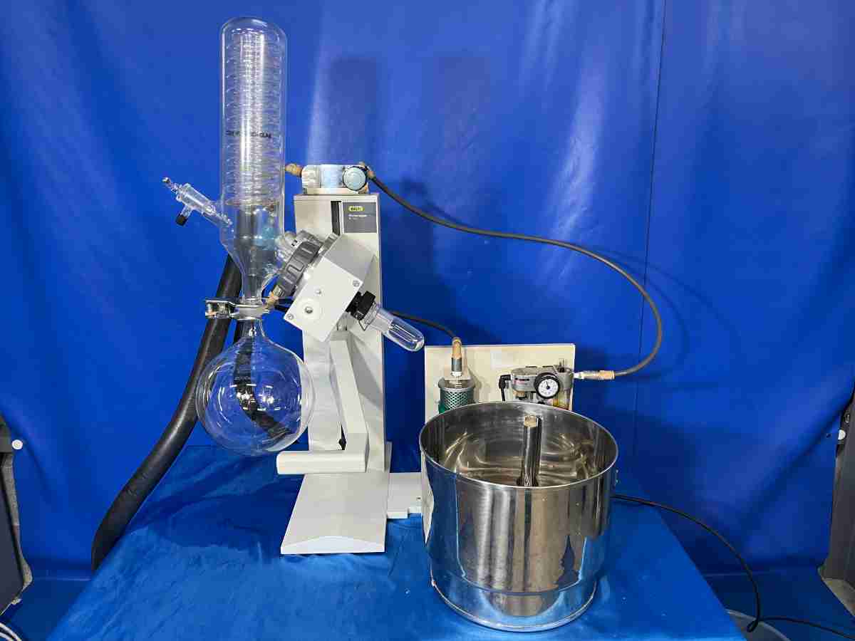 【中古】 3541 Buchi ロータリーエバポレーター 型番：R-100 分科大学 修める 中古機材 理化学 揺りうごかす 美品 医薬品・コンタクト・介護-その他