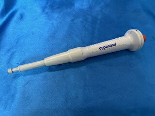 【中古】 3381 エッペンドルフ マイクロピペット 型番：電気容量変数500～2500μl A手合い 理化学計器 分科大学 試験 練習曲 中古計器