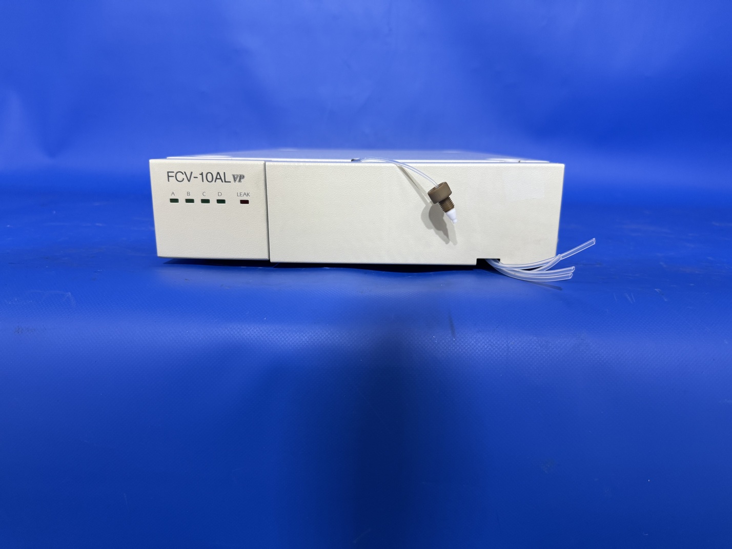 【中古】　111-3　島津製作所　SHIMADZU　液体クロマトグラフ　低圧グラジエントユニット　型番：FCV-10ALVP　通電確認済　精密機械　分析機器　中古機器　研究　大学