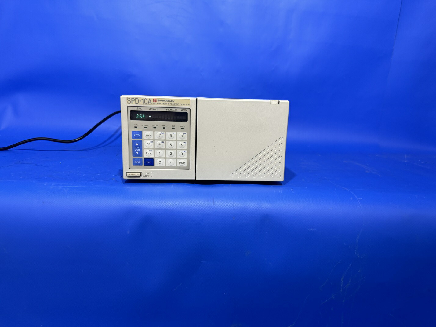 【中古】 111-15 島津製作所 SHIMADZU 液体クロマトグラフィー UV検出器 型番：SPD-10A 精密機械 分析機器 中古機器 研究 大学