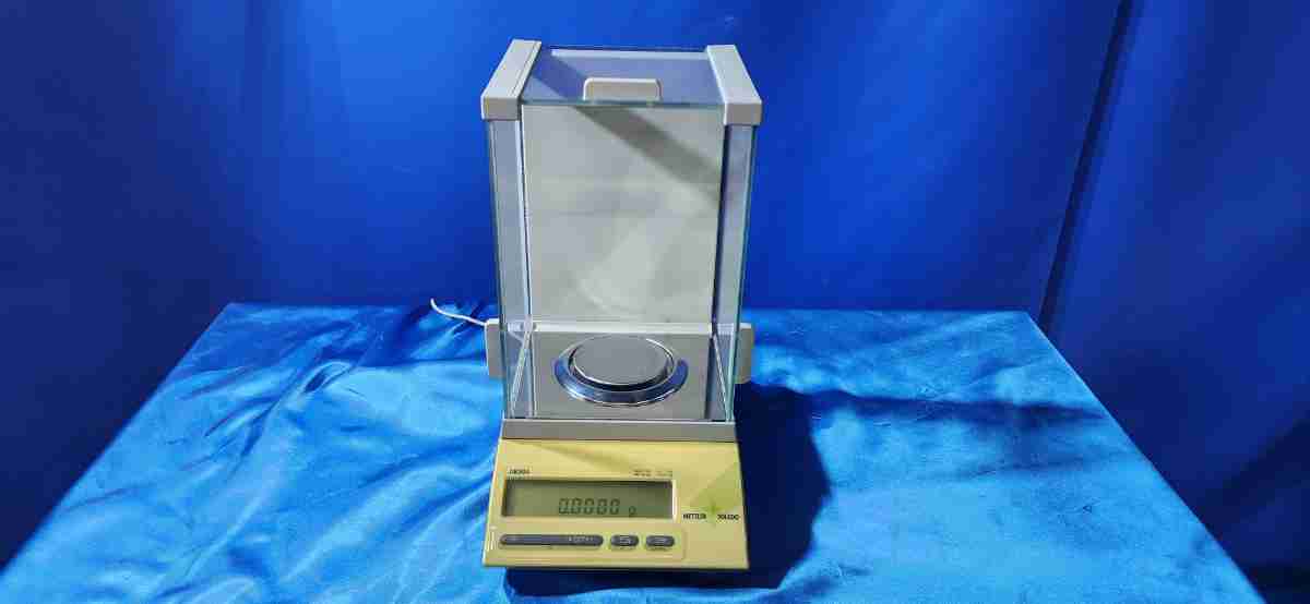 【中古】 1048 メトラー・トレド 陰電子竿秤 型番：AB204 理化学備品 分科大学 試み 修める 中古備品 通電突きとめる済