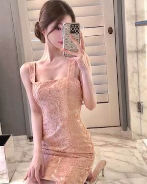 セクシー デコルテ 肩出し レディース ワンピース ドレス 膝丈 膝下 袖なし キャミソール タイト スリム 細身 フェミニン レース