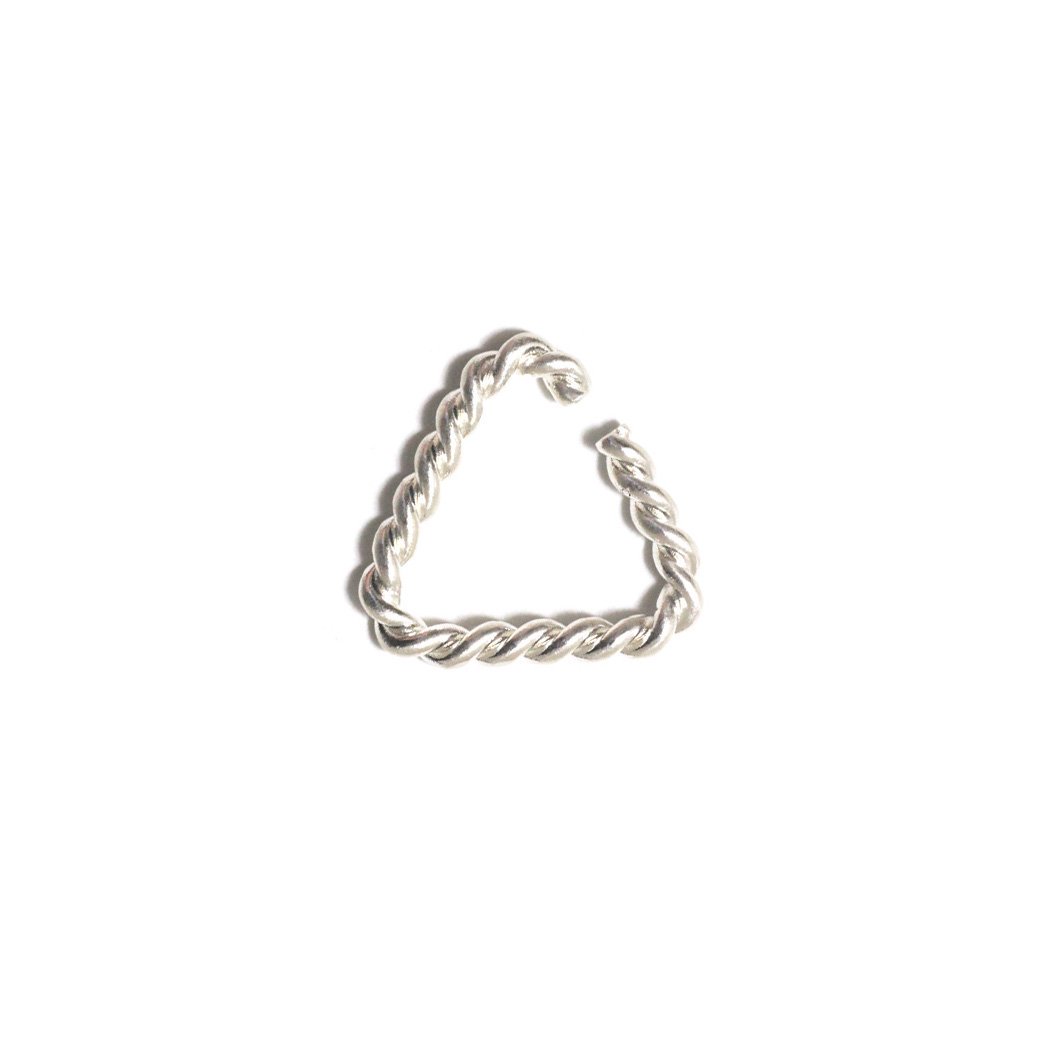 _Fot フォート twist form cuff S _ triangle silver ツイスト イヤーカフ トライアングル シルバー 1706at_cs 片耳タイプ イヤカフ 三角形 フープ シンプル カジュアル人気 大人 20代 30代 40代 50代 60代 真鍮 brass レディース カフイヤリング