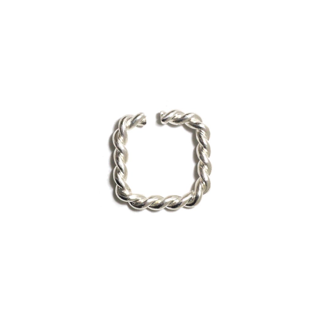 _Fot フォート twist form cuff S _ square silver ツイスト イヤーカフ スクエア シルバー 1706as_cs 片耳タイプ イヤカフ 四角形 フープ シンプル カジュアル人気 大人 20代 30代 40代 50代 60代 真鍮 brass レディース カフイヤリング