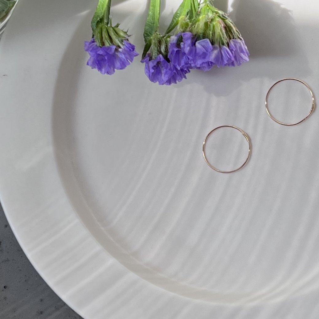 sinc シンク k18 シンプルフープピアス - M 15mm (片耳タイプ) レディース ハギーピアス シンプル 大人 上品 綺麗 ギフト アクセサリー ジュエリー 20代 30代 40代 50代 60代 プチギフト お祝い 買いまわり プレゼント 地金