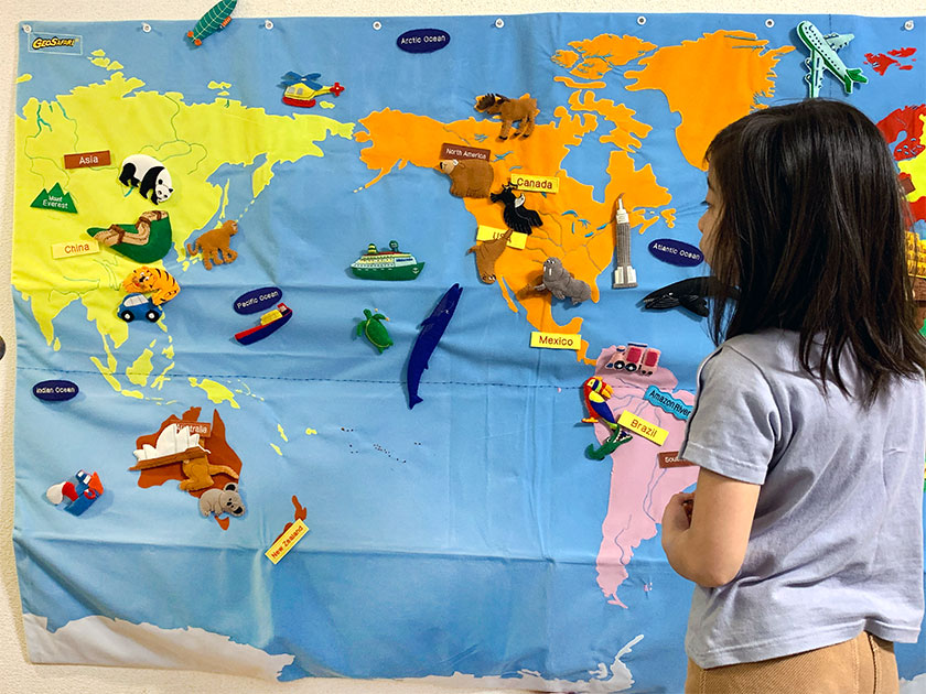 横180cm 縦1cm Wall Wonder World 世界地図 Wall 巨大な布製 インテリア えいご絵じてん 布製 地図 Cloth Map 巨大な布製 壁掛け Learning Resources クイズ 知育玩具 おもちゃ 雑貨 おしゃれ 知育 地理 教材 アート 子供部屋 英語伝 Eigoden横180cm 縦1cmの巨大な