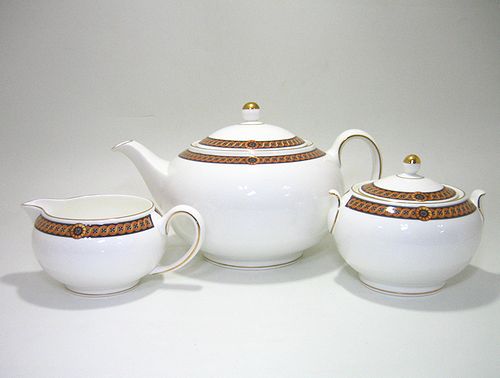 ウェッジウッド【コモ部屋の入り口】連合王国製 3品書き割り ティーポット 白砂糖ポット クリーマー【押さえる品・祝するロゴタイプ】