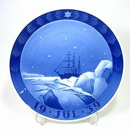 ロイヤルコペンハーゲン・クリスマスプレート 1939年 グリーンランド氷原中の軍事遠征船  18糎