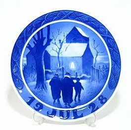 ロイヤルコペンハーゲン・クリスマスプレート 1928年 教会へ向かう牧師家族 18cm|輸入洋食器店アイン 店