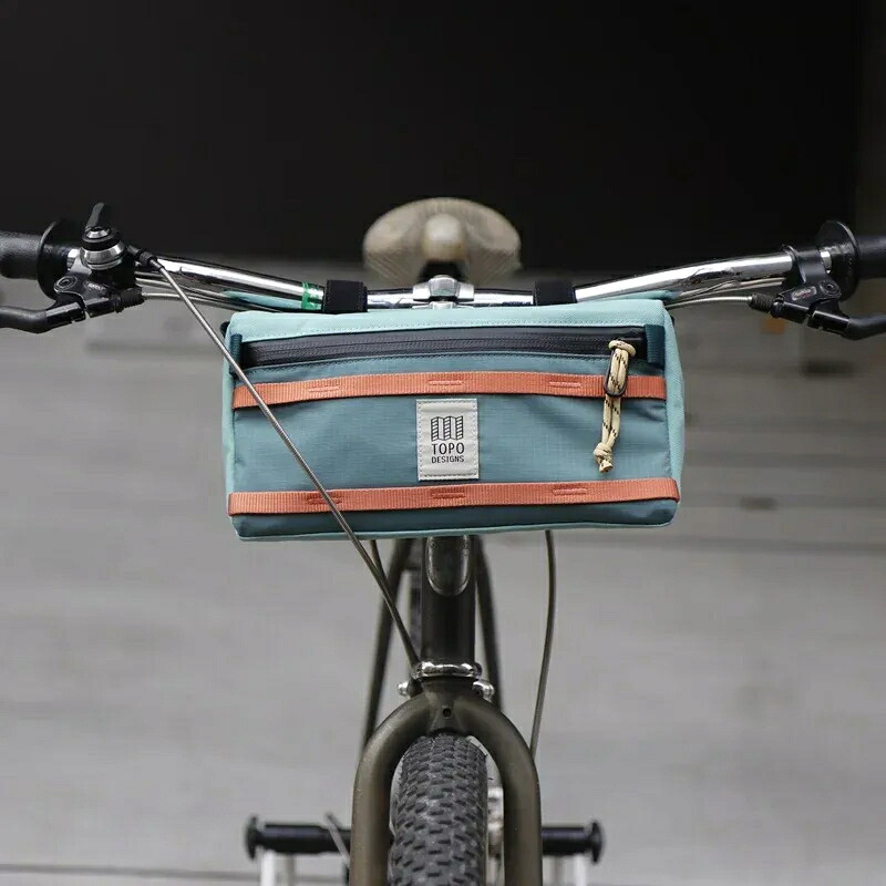 TOPO DESIGNS/トポデザイン BIKE BAG MOUNTAIN 2.7L｜雨合羽性とひな型性を相い性した三角形形体のハンドルバーバッグ
