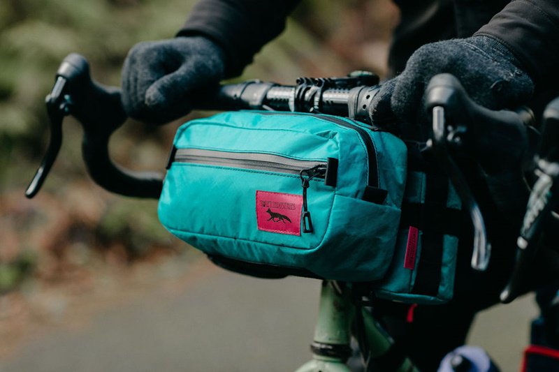 スイフトインダストリーズ　SwiftIndustries　bandito SWIFT INDUSTRIES* bandito bicycle bag (ecopak/coyote) - BLUE LUG
