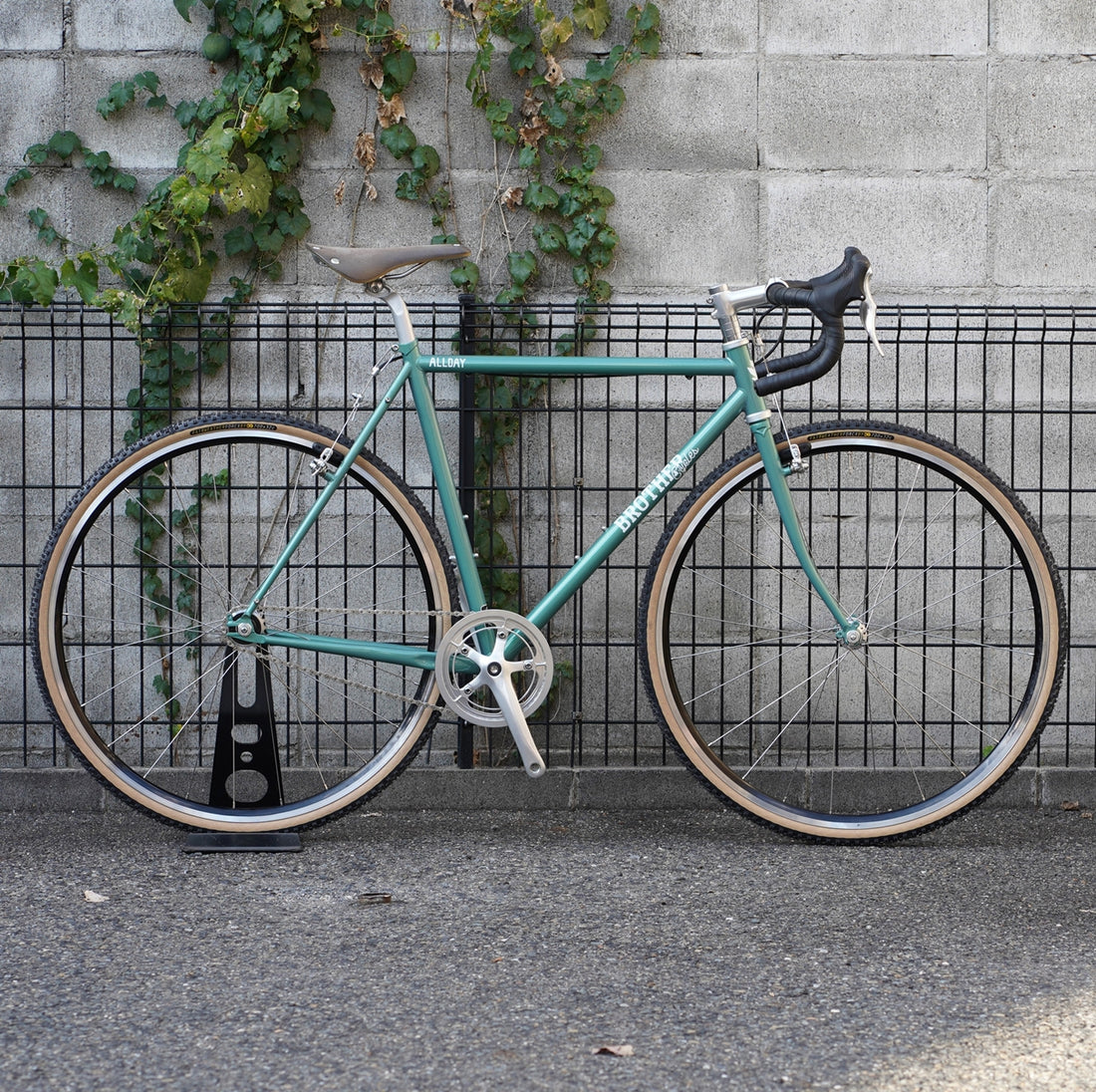 BROTHER CYCLES/ブラザーサイクルズ ALLDAY 事あたらしい研ぎ澄ます車 52大いさ｜クロモリシングルの街乗りコミューター
