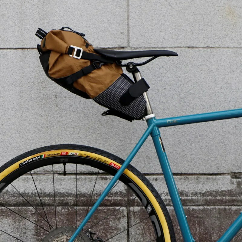 ロウロウマウンテンワークス　サドルバッグ rowlow-bike-hike-bag-as.jpg