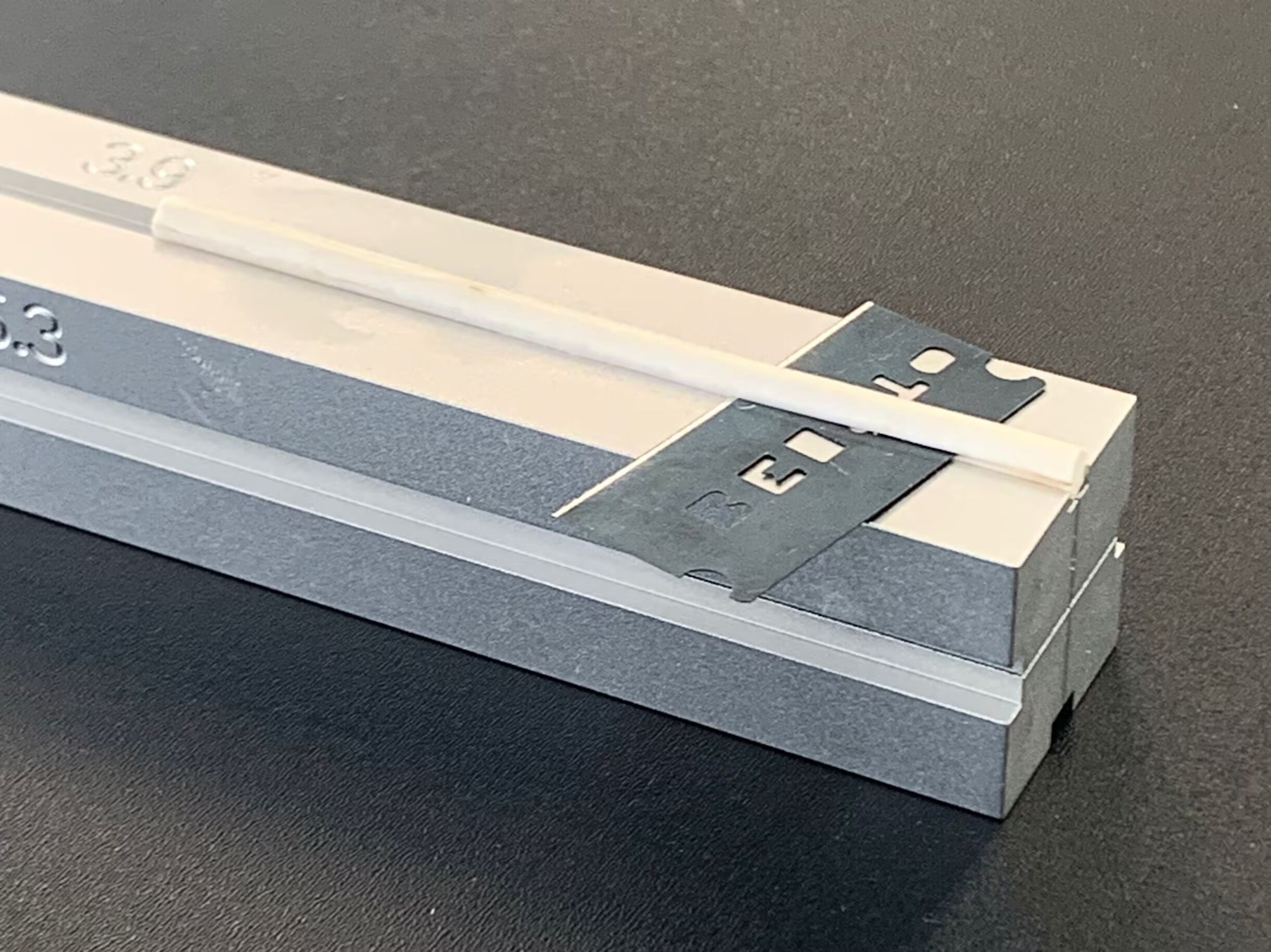 高精度プロ向き　溝の口 3.0mm　3.3mm　3.5mm 3.8ｍｍ カヤ＆クジャクヘラウキ作り　アルミ削り出し二つ割　四つ割り台｜栄和shop