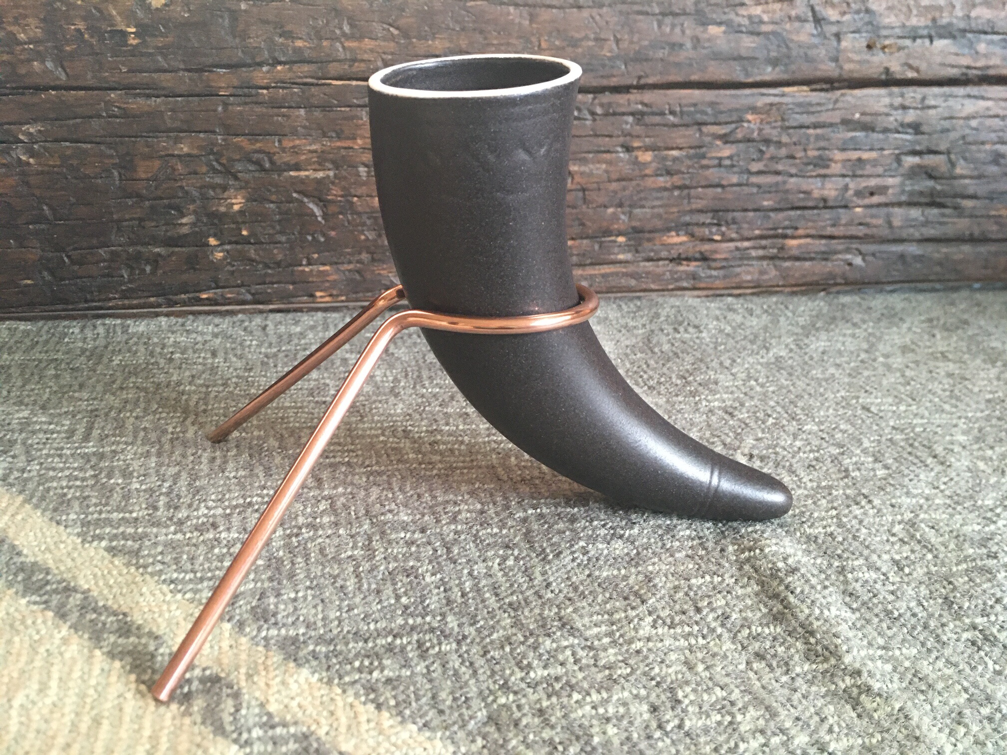 ハンドメイド ホーンカップ専用スタンド 蜂蜜酒を呑む角杯のスタンド　角杯別売 | 蜂蜜酒ミード専門店「エレナ酒店」