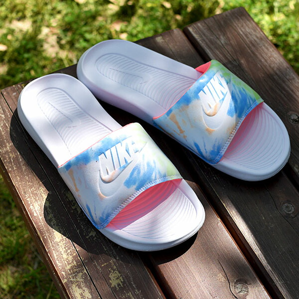楽天市場 100円offクーポン配布中 ナイキ スポーツサンダル レディース メンズ Nike Victori One スライド プリント サンダル ビーチサンダル シャワーサンダル ビーサン スポサン シューズ 靴 ペイント Cn9676 21夏新色 エレファント靴店