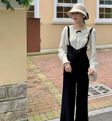 オールインワン サロペット ワイドパンツ アンクル丈 Vネック 大人可愛い きれいめ シンプル カジュアル 大人女子 こなれ感 ガーリー 個性的 存在感 春 夏 10代 20代 30代 40代 レディース ママ 学生 デート 公園 リゾート 重ね着 モテ インスタ映え 脚長 美容師|エマノンストア店