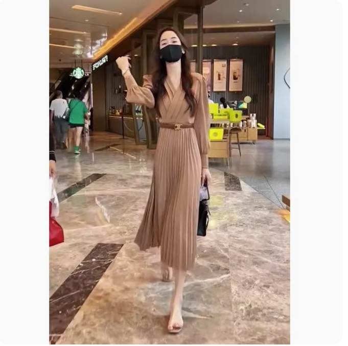 ワンピース ミモレ ミモレ丈 長袖 ボリューム袖 カシュクール フレア セミフレア ベルト ウエストマーク プリーツ 大人可愛い きれいめ 大人 上品 おしゃれ お洒落 かっこいい 大人女子 こなれ感 クール モード系 エレガント モダン 主役級 存在感 美容部員｜エマノンストア店