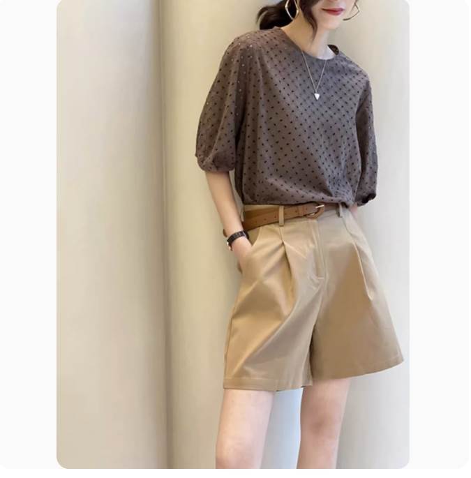 トップス ボトムス パンツ セットアップ カットソー ズボン 膝丈 ひざ丈 膝上 袖あり 5分袖 五分袖 Uネック 上下セット 2点セット シンプル カジュアル 大人 おしゃれ お洒落 かっこいい 大人女子 こなれ感 ラフ メンズライク マニッシュ ボーイッシュ 個性的 主役級 存在感｜エマノンストア店