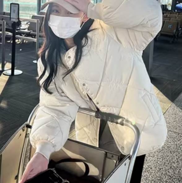 ジャケット 上着 かわいい 大人可愛い きれいめ シンプル カジュアル 大人 上品 おしゃれ お洒落 大人女子 こなれ感 個性的 主役級 存在感 美容師 メイクアップアーティスト ネイリスト アパレルスタッフ 美容部員 エステティシャン コーディネーター 通訳 事務職 総合職｜エマノンストア店