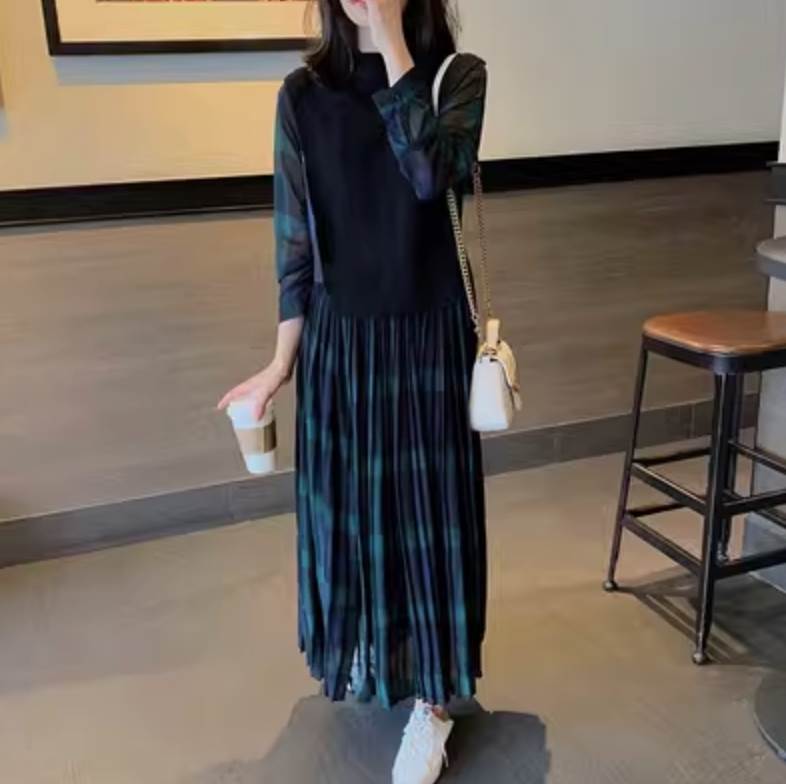 切り替えデザイン ワンピース フレアワンピース ロング丈 長袖 ラウンドネック プリーツスカート チェック柄 シック オフィスコーデ かわいい 大人可愛い きれいめ シンプル カジュアル 大人 上品 おしゃれ お洒落 大人女子 大きいサイズ こなれ感 個性的 主役級｜エマノンストア店