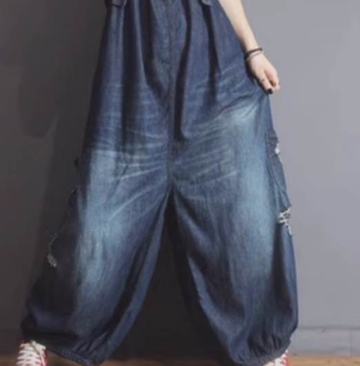 ジャンプスーツ デニムパンツ かわいい 大人可愛い きれいめ シンプル カジュアル 大人 上品 おしゃれ お洒落 大人女子 こなれ感 個性的 主役級 存在感 美容師 メイクアップアーティスト ネイリスト アパレルスタッフ 美容部員 エステティシャン コーディネーター 通訳｜エマノンストア店