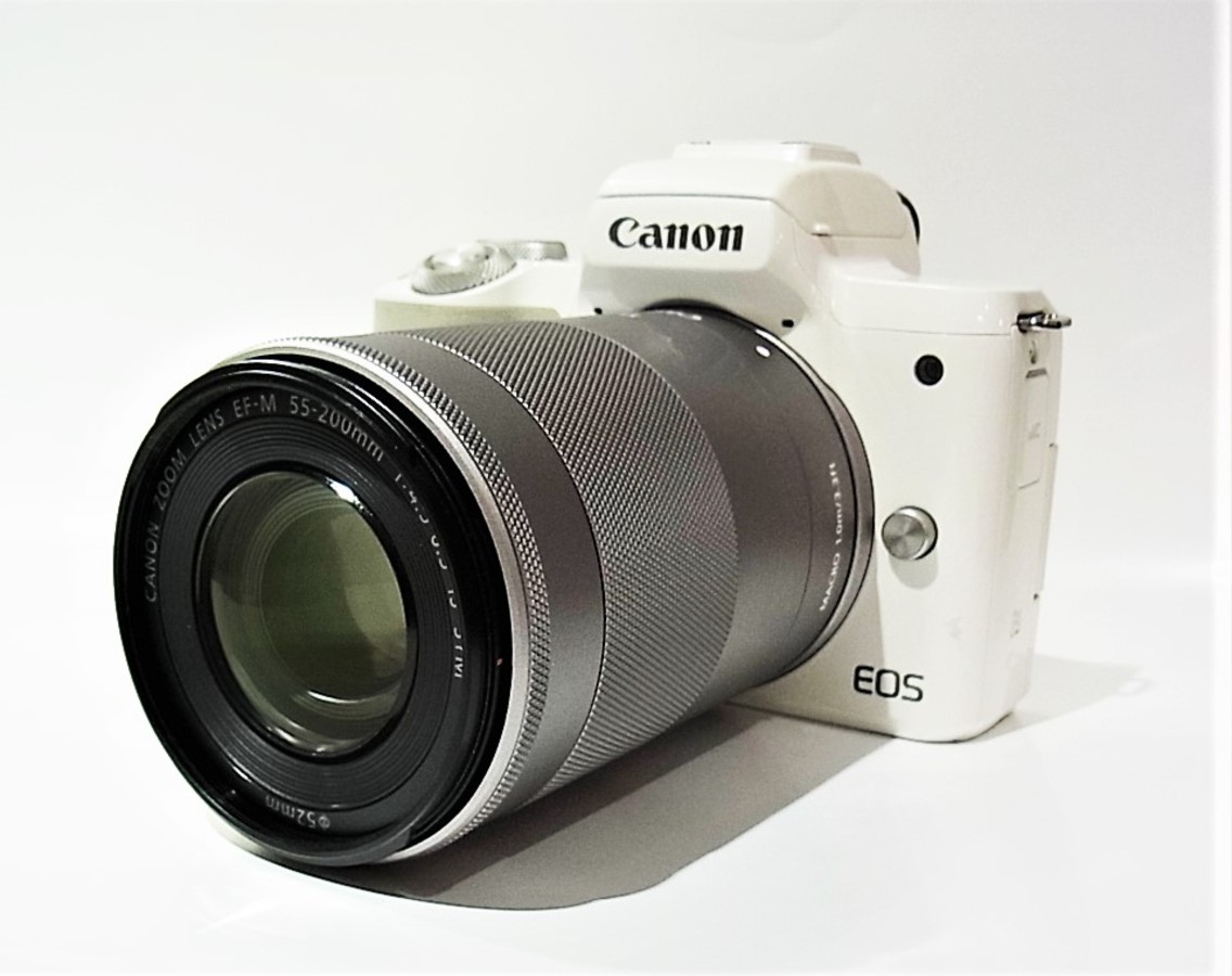 Canon EOS KISS M ダブルズームキット ホワイト-