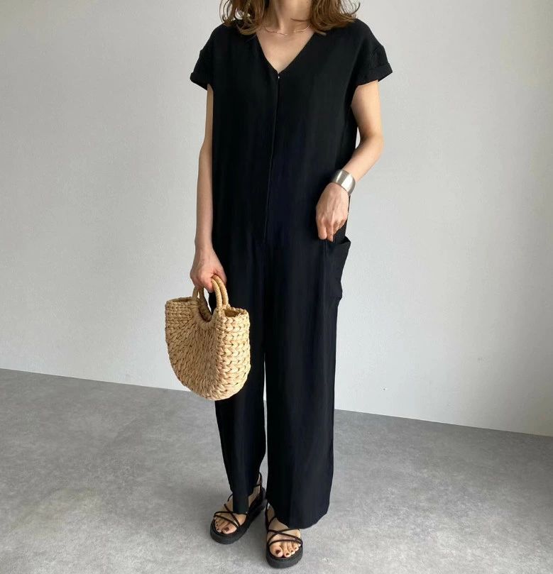レディース ゆるパンツサロペット 韓国レディース服 一大いさ オールインワン 繋ぎ ズボン下 ゆるっと ゆるっ 気持ち良い 半袖 目論む 黒 黒いこと Vのど首 春 夏 お出かけ 祝い事 おっ母さん 動き分かりやすい 韓国流行り物 成年者