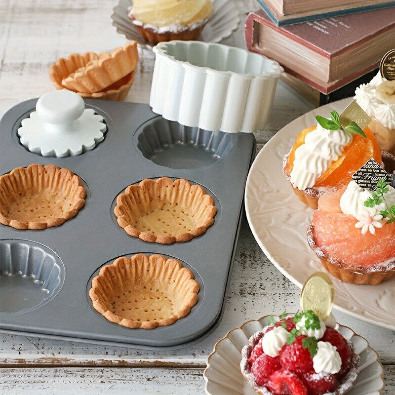 製菓用品：タルト型（200個）クッキーカッター（8セット）、めん棒 製菓用品：タルト型（200個）クッキーカッター（8セット）、めん棒