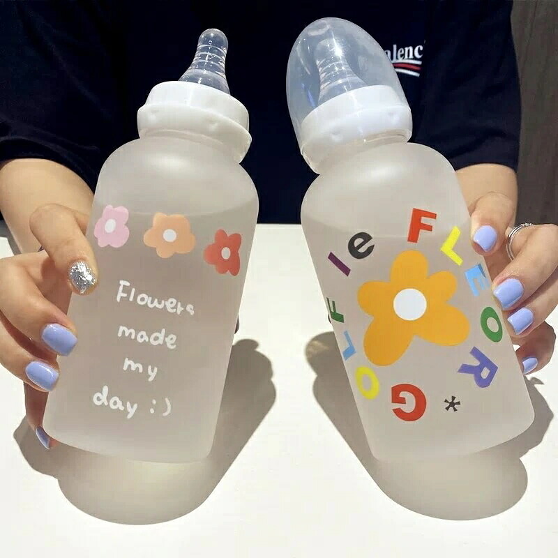 大人と子供のための?国のかわいい哺乳瓶ウォーターカップストロー付き耐熱クリアフロストプラスチックウォ