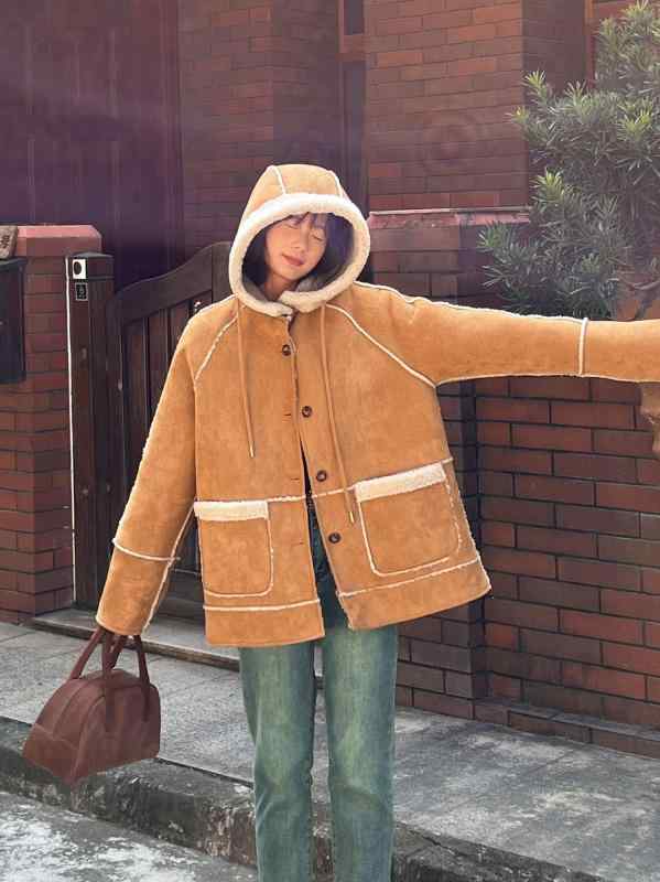 コート レディース アウター フード付き ラムウール 保温 ゆったり ヴィンテージ風 冬 毛皮一体 防寒 カジュアル 通勤 シンプル 体型カバー 暖かい 上品 無地 厚手 ボアコート 柔らかい お出かけ 大人かわいい 快適 普段使い ベーシック ボア 裏|emuland