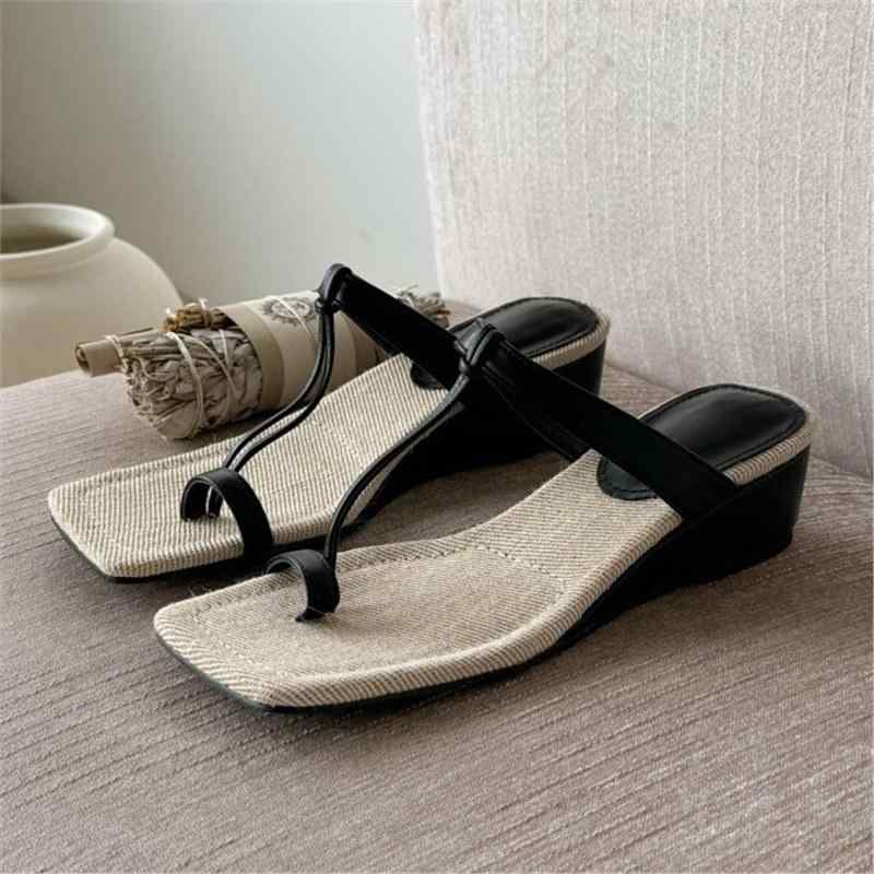 女性用 夏 靴 ローマンサンダル トゥオープン フラットサンダル クローズドトゥ 厚底 ウェッジヒール ヒールアップ 軽量 通気性 牛革 ライニング レザー ラバーソール 日常使い ブラック 黒 黒色 防水 耐久性｜emuland