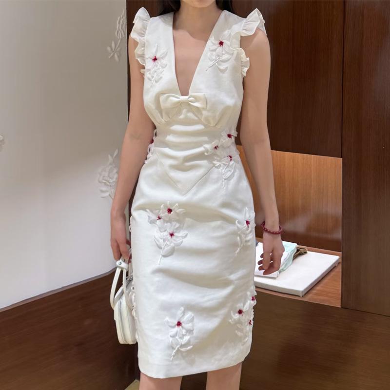 ワンピース 女性用 春夏 気質通勤 背心スカート 深Vネック 花辺 小飛袖 中長丈 高腰 切り替えデザイン 蝶結び 羊毛 ポリエステル 混合素材 ブラック 花柄 ネイビー ホワイト 立体花 純色 単品 基本款 無袖 ミドル丈 軽量 通勤 普段使い 伸縮性|emuland