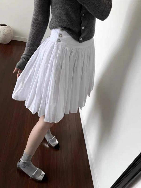 スカート 少女 甘め バレエ風 多層 プリーツ ハイウエスト スリム Aライン フレア 半身スカート コットン 素材 無弾性 短丈 ボタン 装飾 純色 白 春夏 シーズン フレンチ スタイル ロマンチック ヴィンテージ 風 甘美 清新 デザイン|emuland