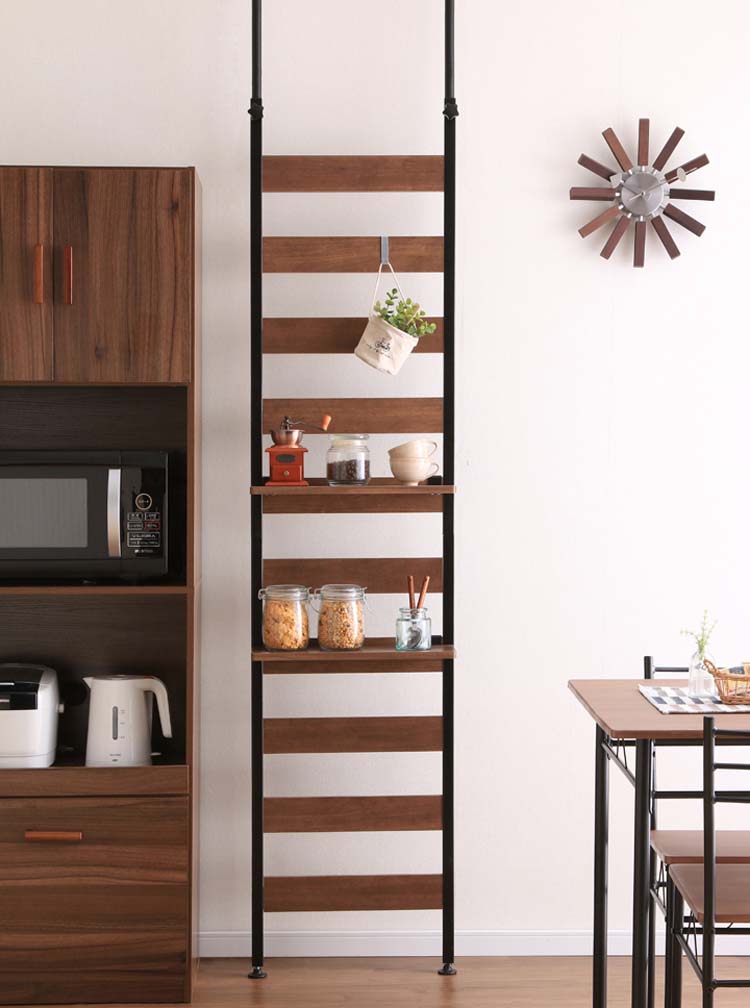 安心の定価販売 送料無料 ウッドウォールラック 棚付き Wlr T46 ブラック ホワイト 突っ張り ラック フック収納 壁面家具 壁面収納 収納家具 キッチン収納 キッチン家具 リビング家具 リビング収納 食器棚 コレクションラック アイリスオーヤマ リビングや寝室