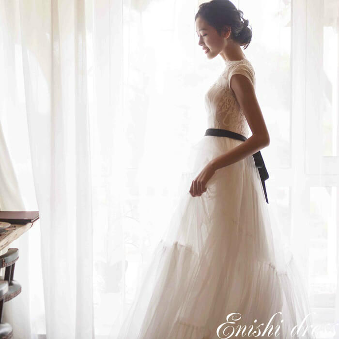 ウェディングドレス スレンダーライン ロングドレス ホワイト リボン ベルト レース フリル 結婚式 披露宴 二次会 前撮り パーティー ドレス かわいい レトロ サイズオーダー オーダーメイド｜縁 ドレス