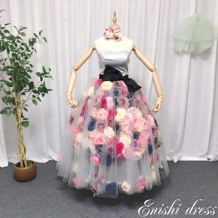 楽天市場 ウェディングドレス バラ 薔薇 造花 500個 蝶々 リボン カラフル チュール 結婚式 披露宴 二次会 前撮り パーティー おしゃれ かわいい 豪華 エレガント 高級 グレー 縁 ドレス