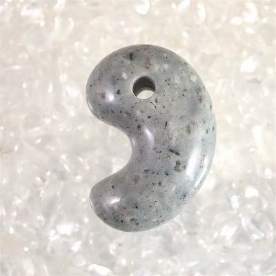 青海薬石 （新潟県糸魚川市） 26mm勾玉 証明書付 6.7ｇ