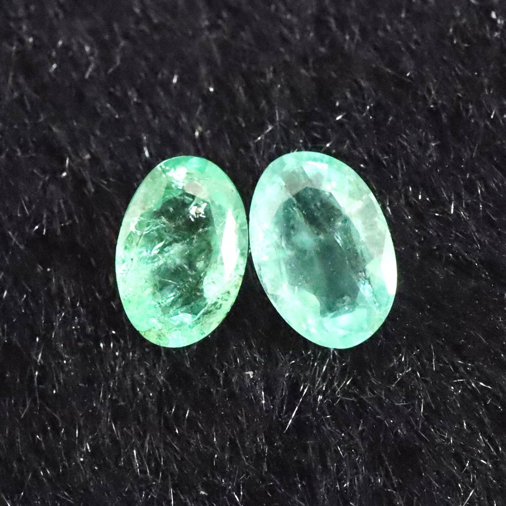 宝石質エメラルドAAA ルース ファセットカット 2個セット 0.78ct