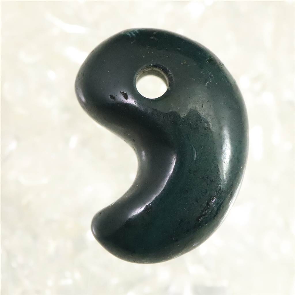 出雲瑪瑙　碧玉勾玉　３２、６mｍ　鑑別書付き 出雲瑪瑙 碧玉勾玉 32、6mm 鑑別書付き