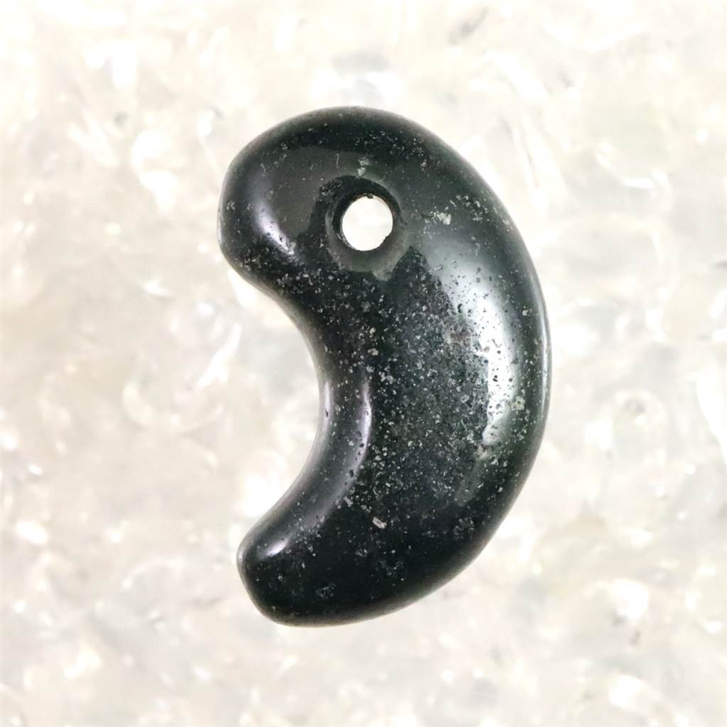 楽天市場】出雲碧玉 出雲石 32mm勾玉 ディレクトリーカード付 11.57g