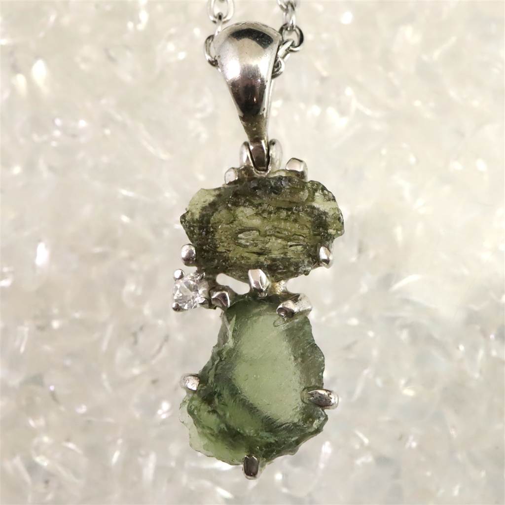 激レア　特選！天然モルダバイトペンダント　龍彫りペンダント 激レア 特選！天然モルダバイトペンダント 龍彫りペンダント