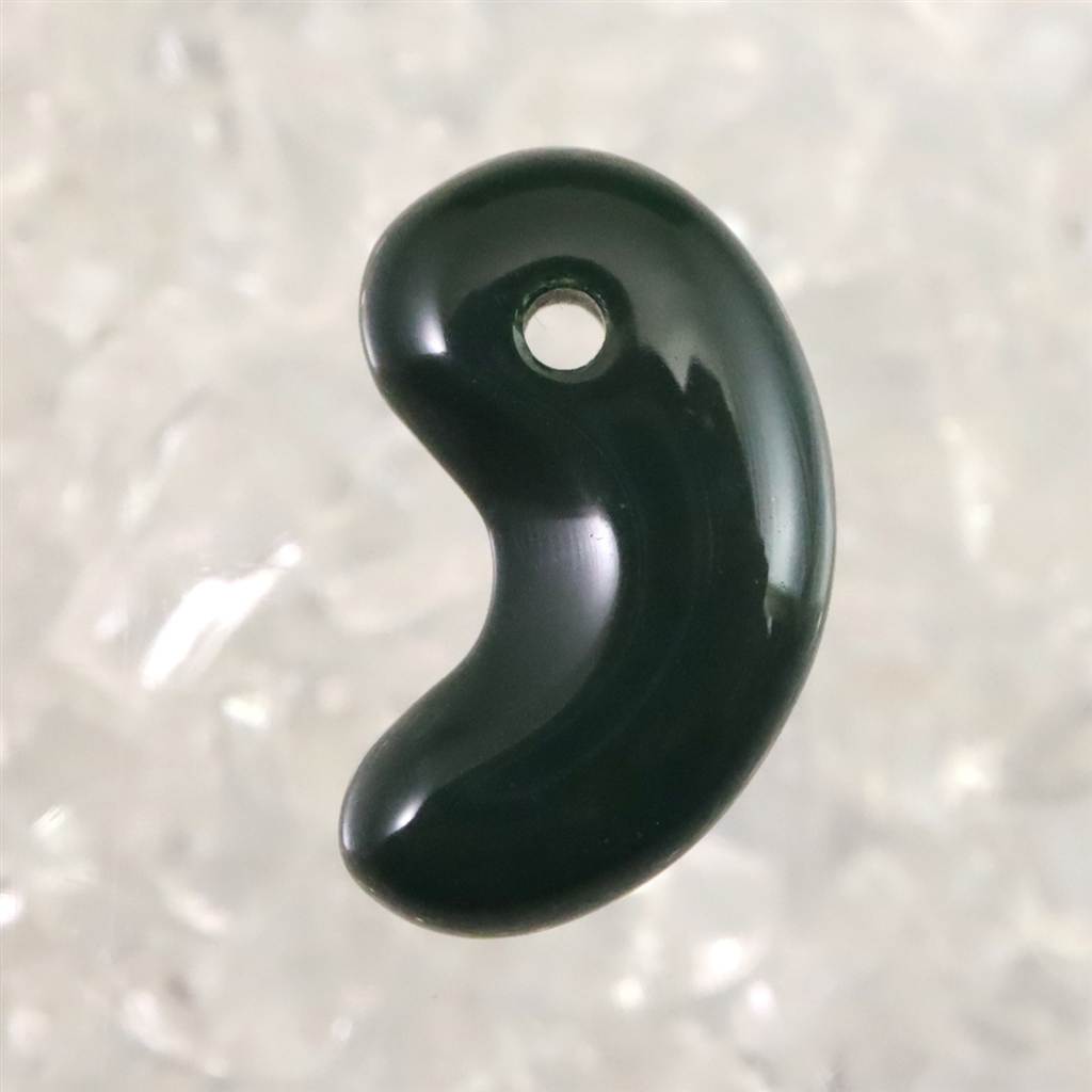 楽天市場】出雲碧玉 出雲石 32mm勾玉 ディレクトリーカード付 11.57g