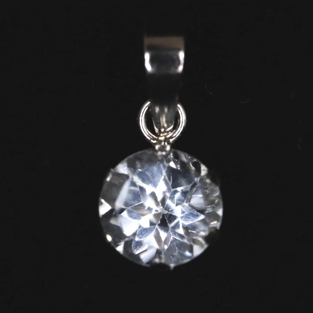 ホワイトトパーズ 5mmラウンド ペンダントトップ　Pt900 0.64ct　type.A｜榎本通商