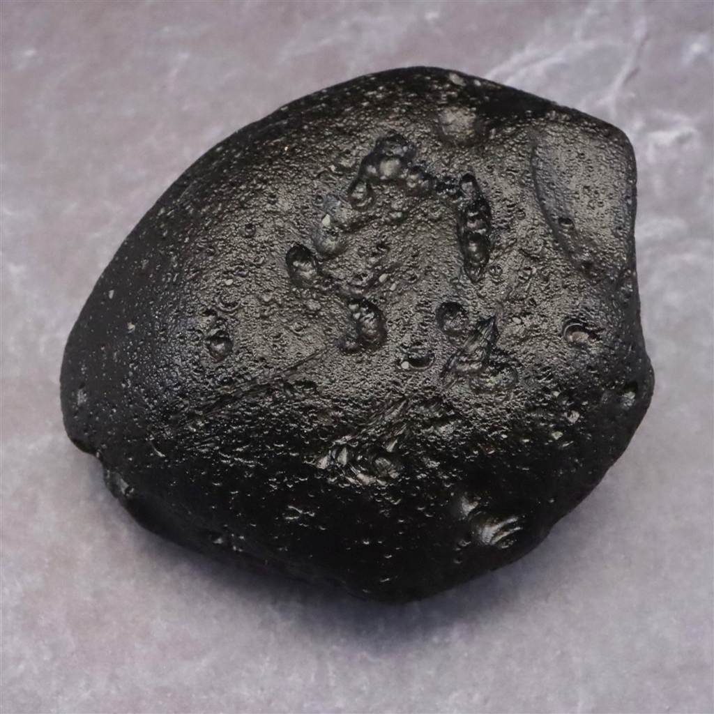フィリピナイト　フィリピン産テクタイト　62mm原石 111.7g｜榎本通商