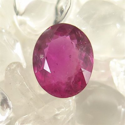 宝石質ルベライト レッドトルマリン AAA 10mmオーバル ファセットカットルース　0.7ｇ